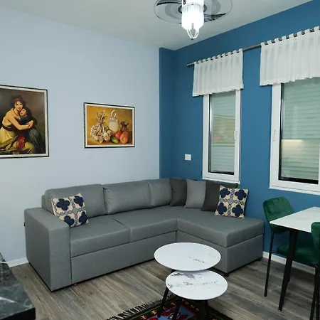 Travelers' Apartamento Korce